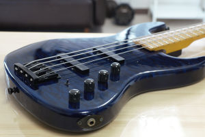 Combat Jazz Bass^Cv