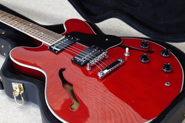 Tony Smith セミアコ