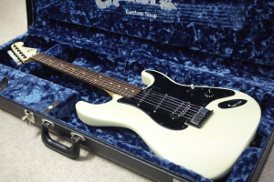 Jake E. Lee Signature̔