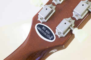 型番の記載されているシールの写真 型番の記載されているシールの写真