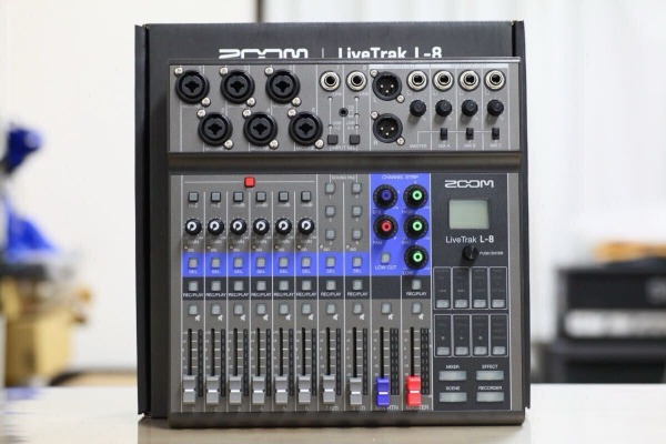 LiveTrak L-8 