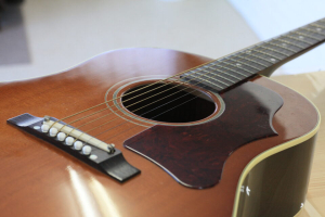 Gibson J-45ADJ  AR[XeBbNM^[ 