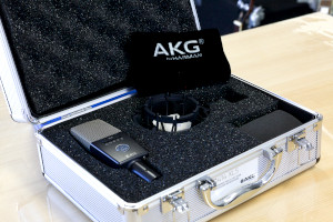 AKG C414