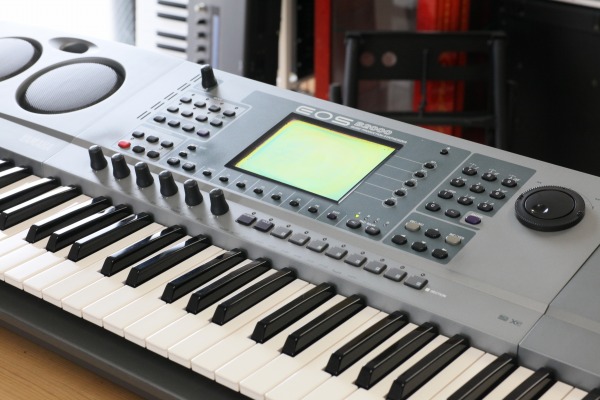 YAMAHA EOS2000 VZTCU[