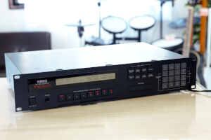 YAMAHA TX802 VZTCU[