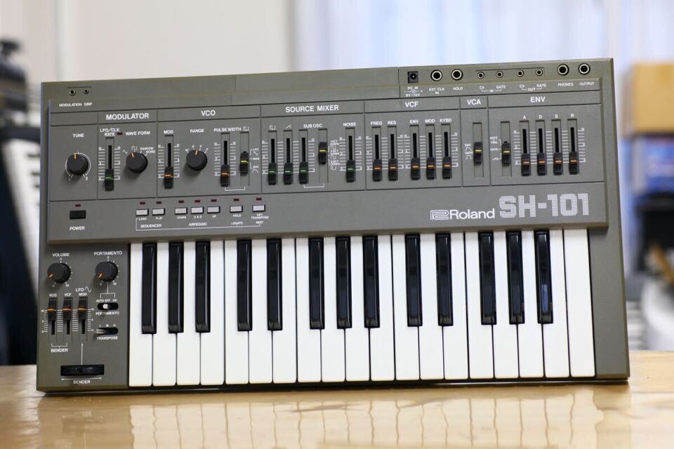 Roland SH-101 