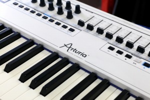 Arturia(A[gA)̃y[W